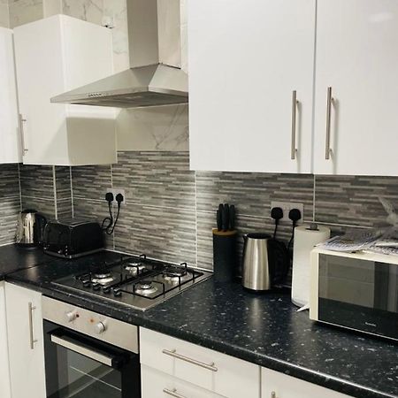 Superb And Comfortable 3Bd Home In Dagenham Exteriör bild