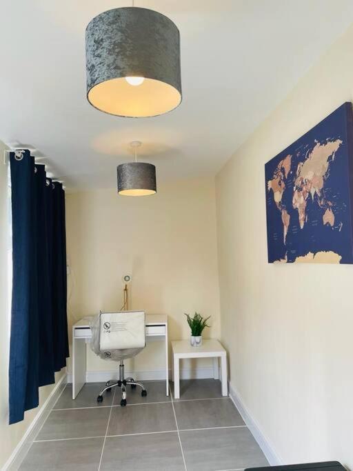Superb And Comfortable 3Bd Home In Dagenham Exteriör bild