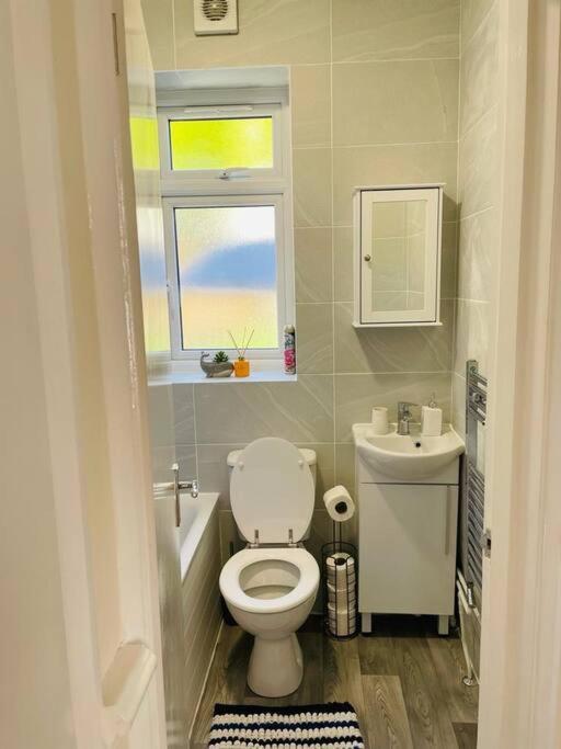Superb And Comfortable 3Bd Home In Dagenham Exteriör bild