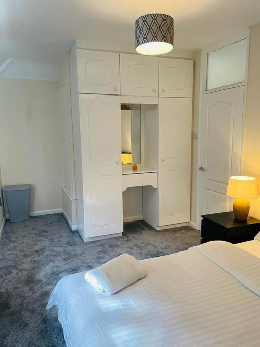 Superb And Comfortable 3Bd Home In Dagenham Exteriör bild