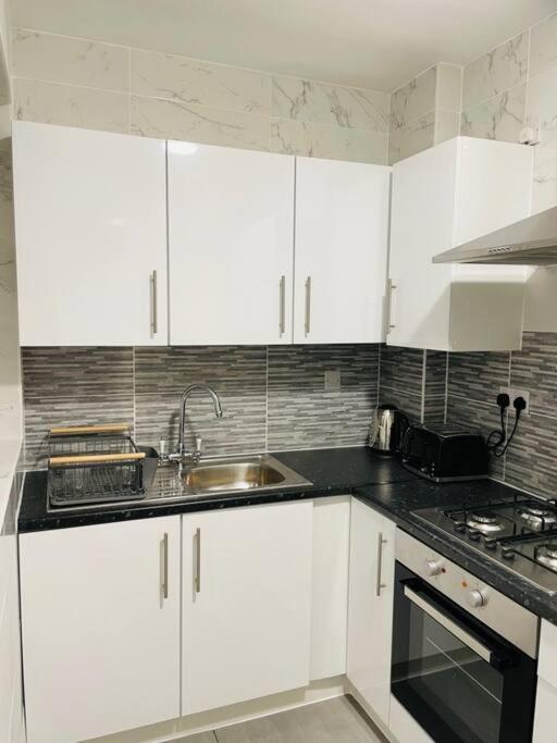 Superb And Comfortable 3Bd Home In Dagenham Exteriör bild