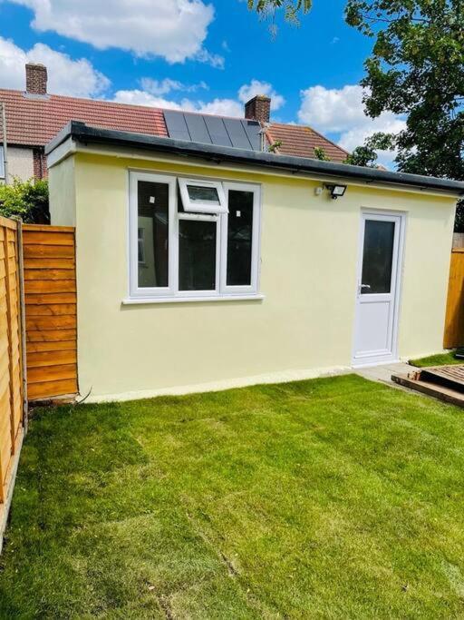 Superb And Comfortable 3Bd Home In Dagenham Exteriör bild