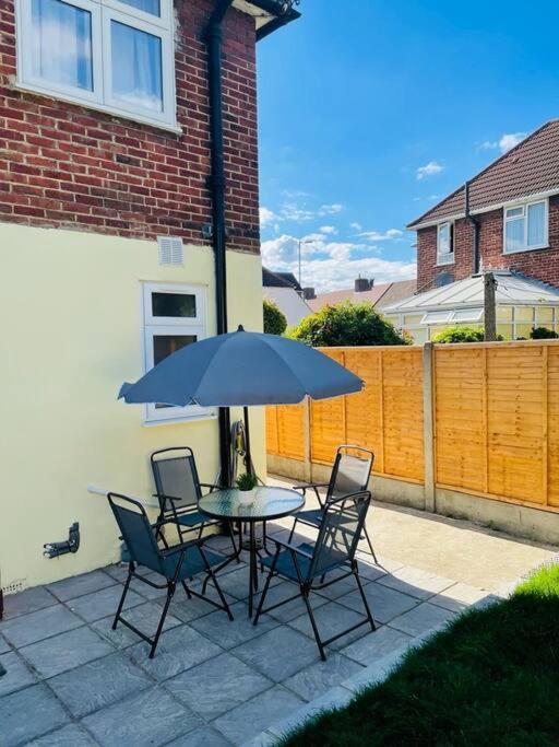 Superb And Comfortable 3Bd Home In Dagenham Exteriör bild