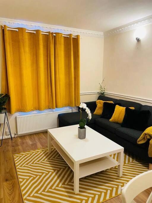 Superb And Comfortable 3Bd Home In Dagenham Exteriör bild