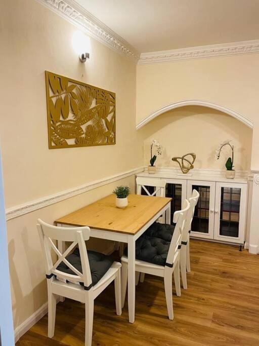 Superb And Comfortable 3Bd Home In Dagenham Exteriör bild