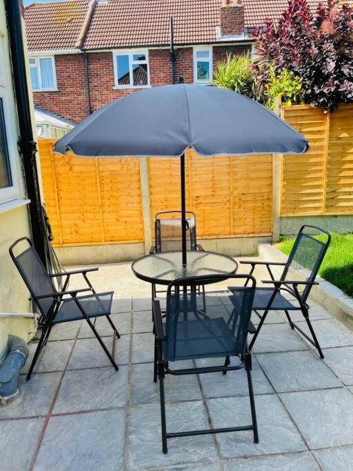 Superb And Comfortable 3Bd Home In Dagenham Exteriör bild