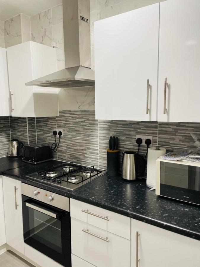 Superb And Comfortable 3Bd Home In Dagenham Exteriör bild